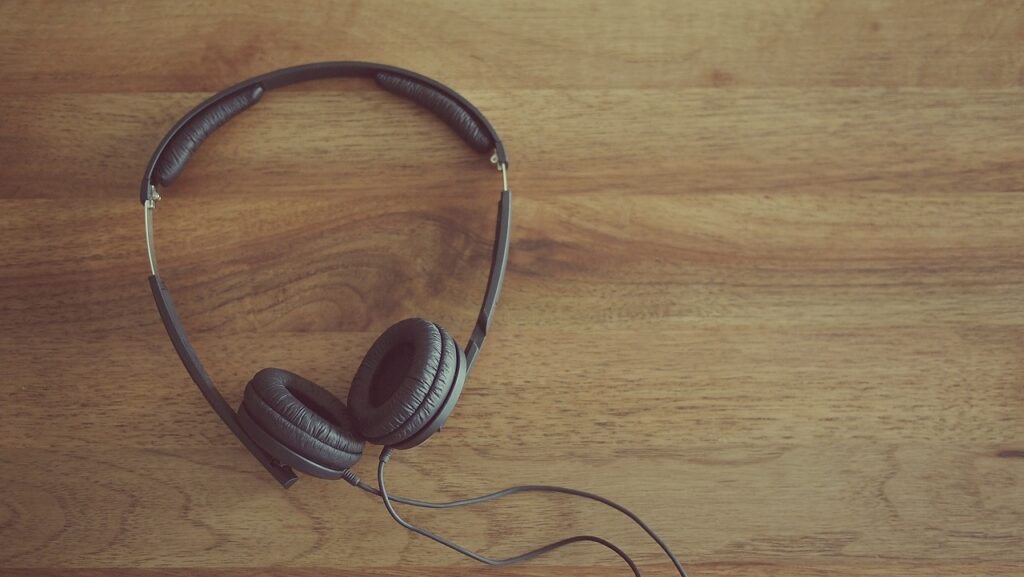 headphones, audio, technology-2626179.jpg